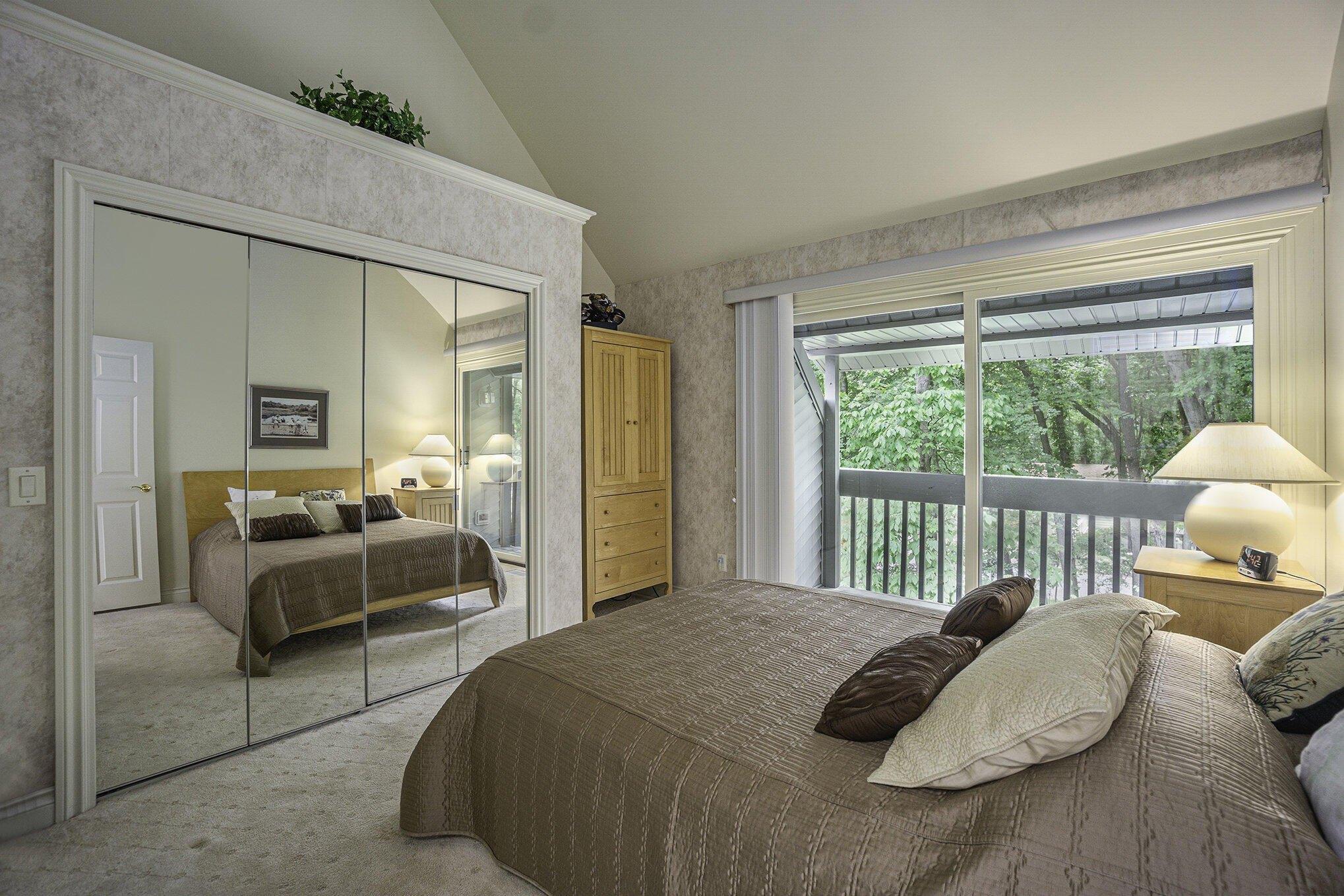 Blackberry Ln, Kalamazoo, MI 49008