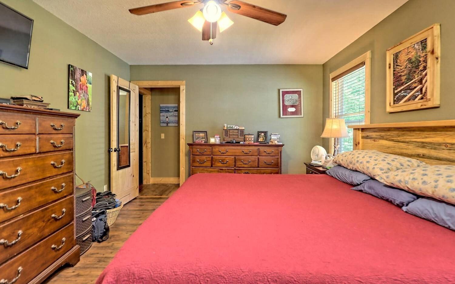 E Vineyard Rd, Hayesville, NC 28904