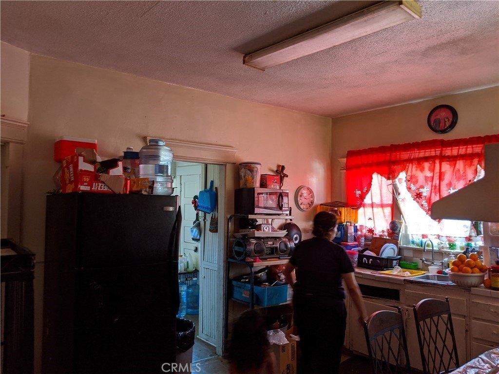 W 48th St, Los Angeles, CA 90037
