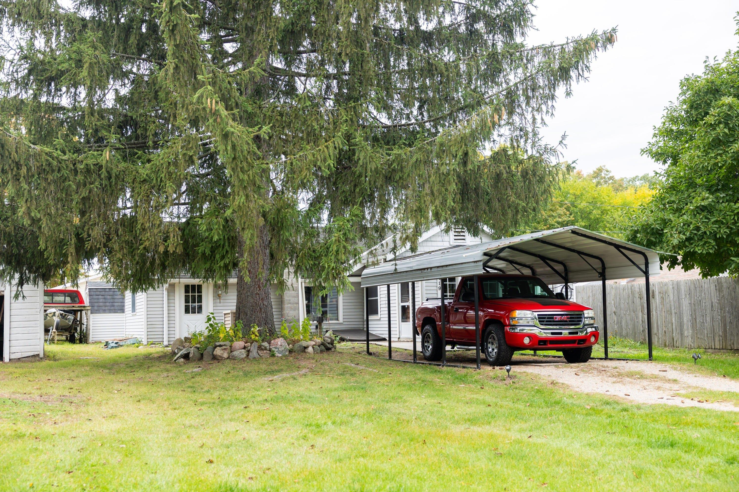Jermyn St, Ionia, MI 48846