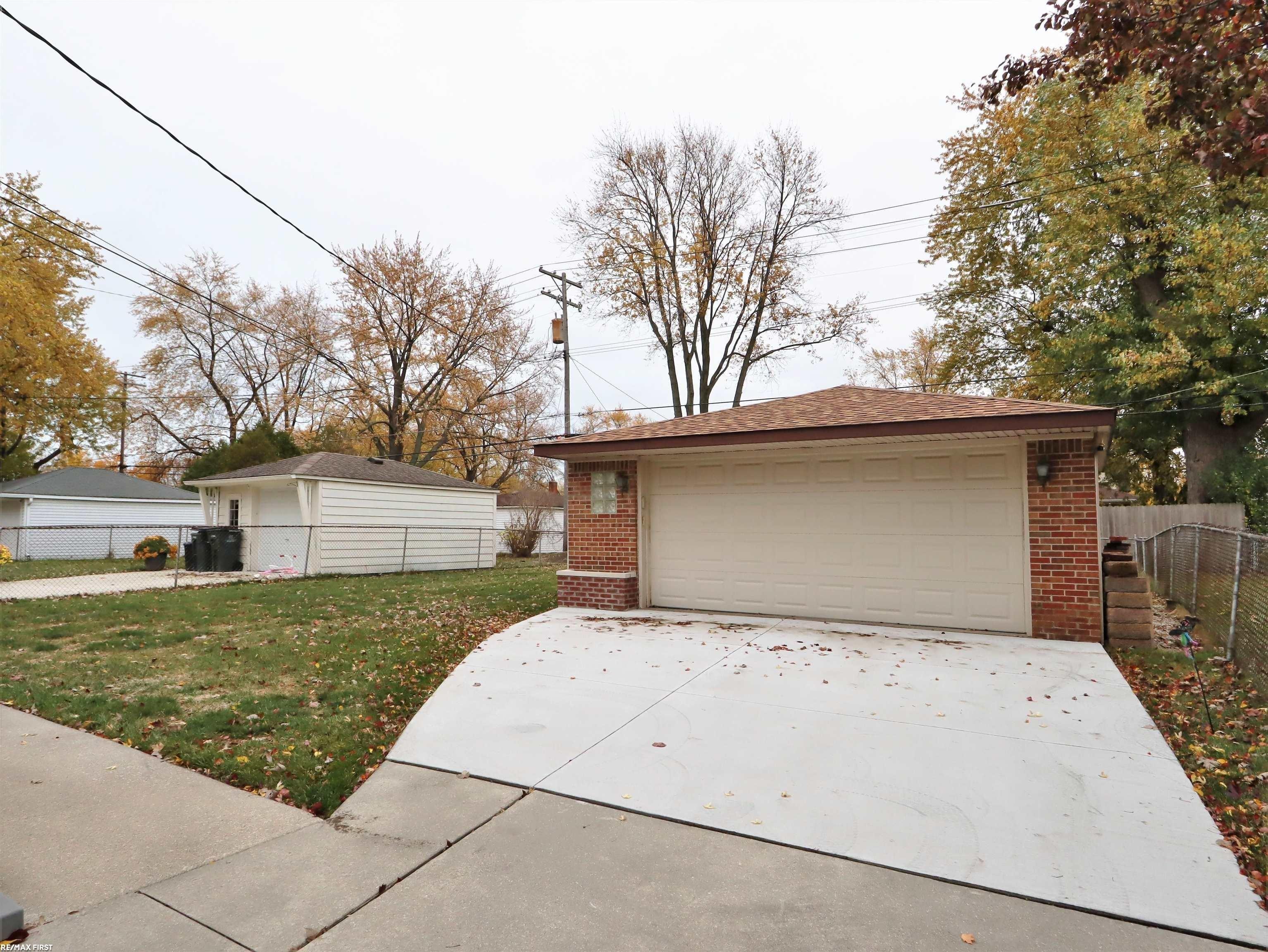 Yale St, Saint Clair Shores, MI 48081