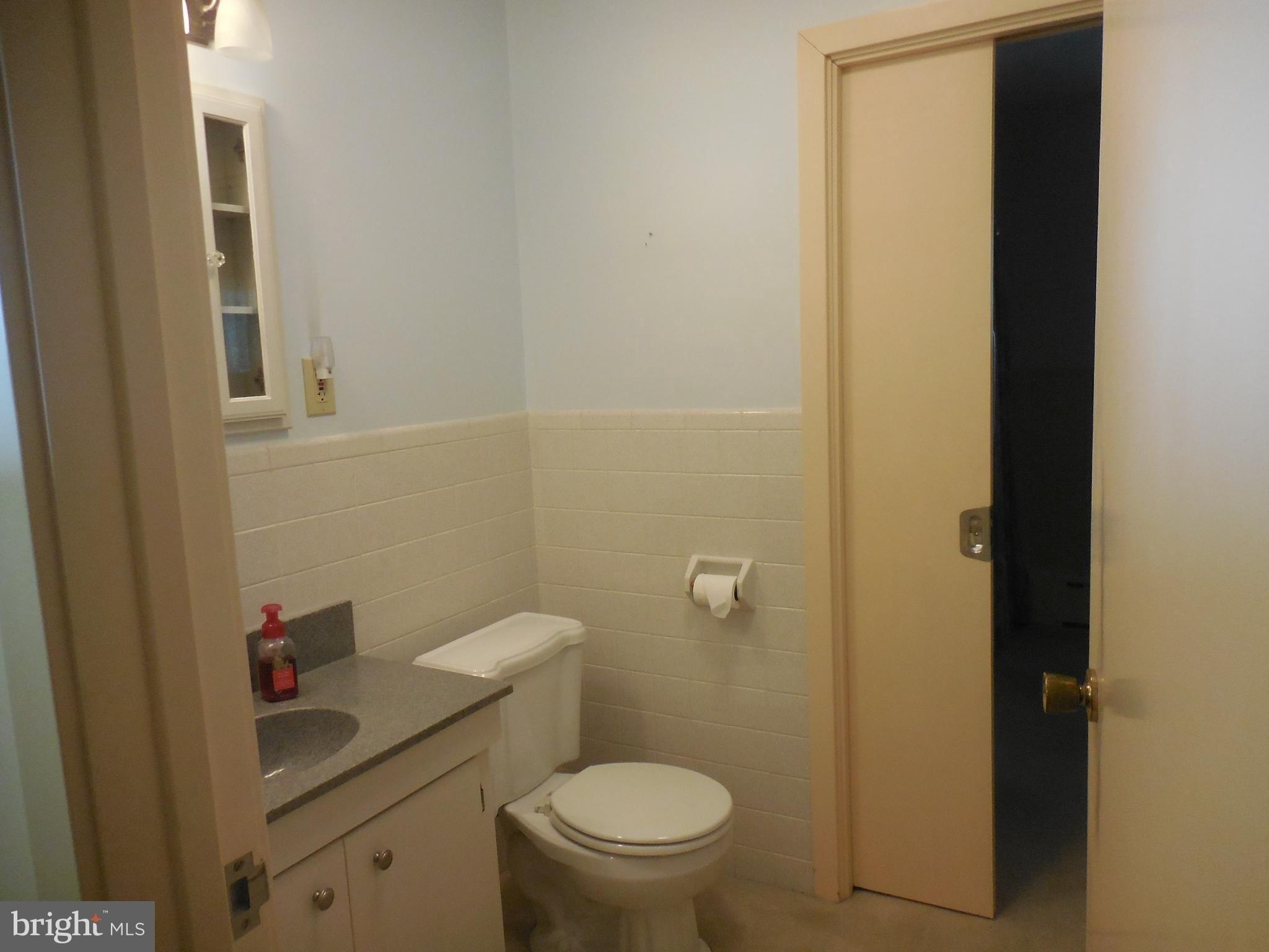 S Center St, Cleona, PA 17042