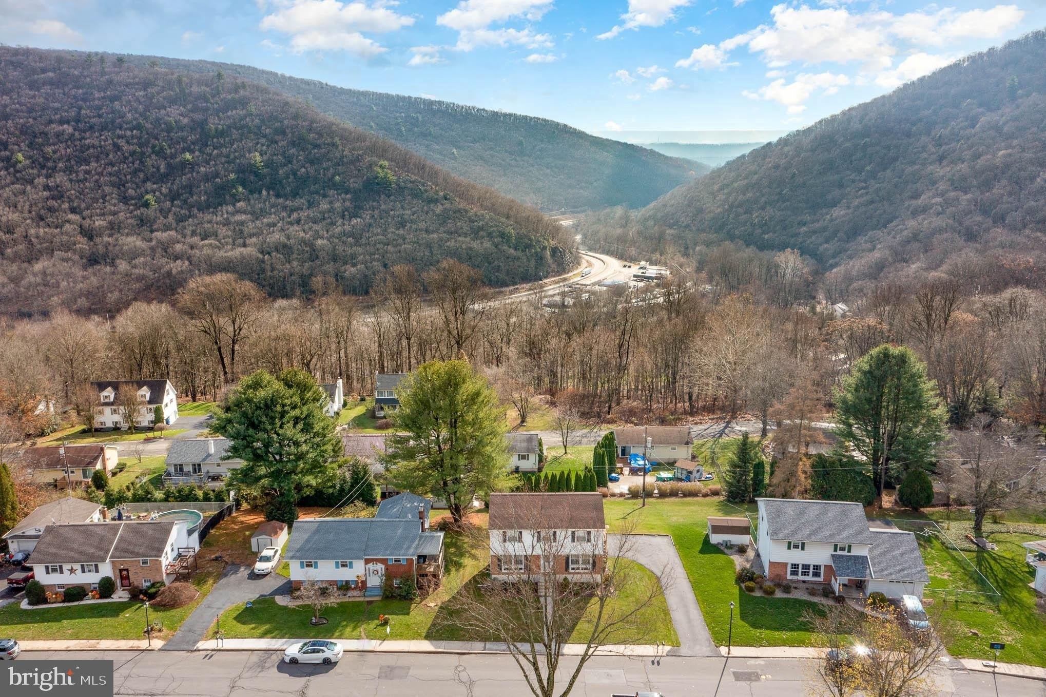 Deerfield Dr, Pottsville, PA 17901