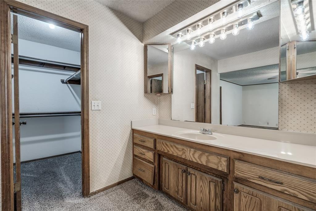 Basking Ridge Trl, Edmond, OK 73013