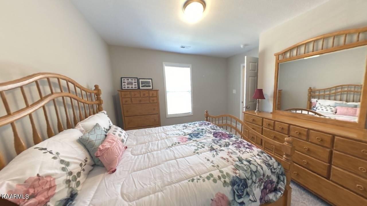 Creekbend Ln, Knoxville, TN 37931
