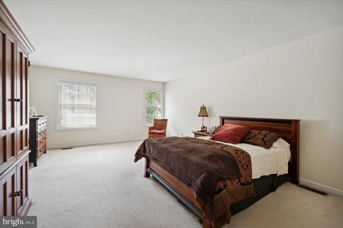 Carli Dr, Broomall, PA 19008