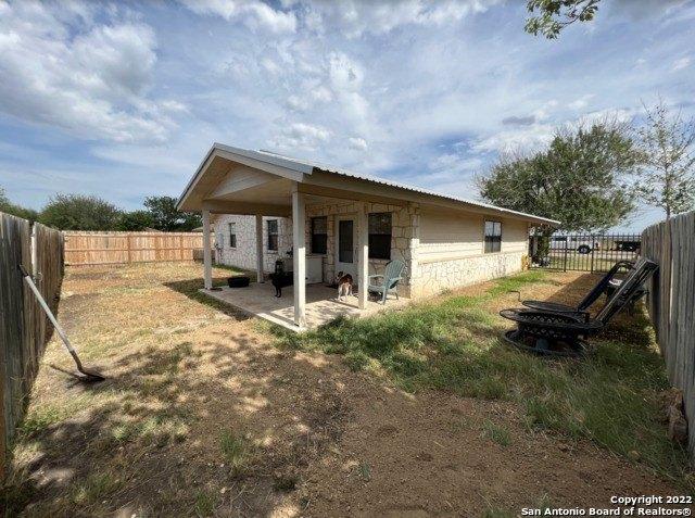 33rd St, Hondo, TX 78861
