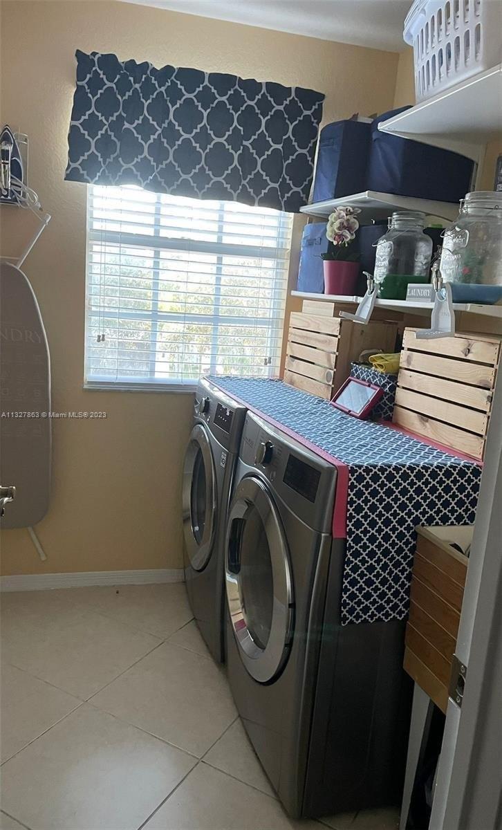 Seneca Ave, Weston, FL 33332