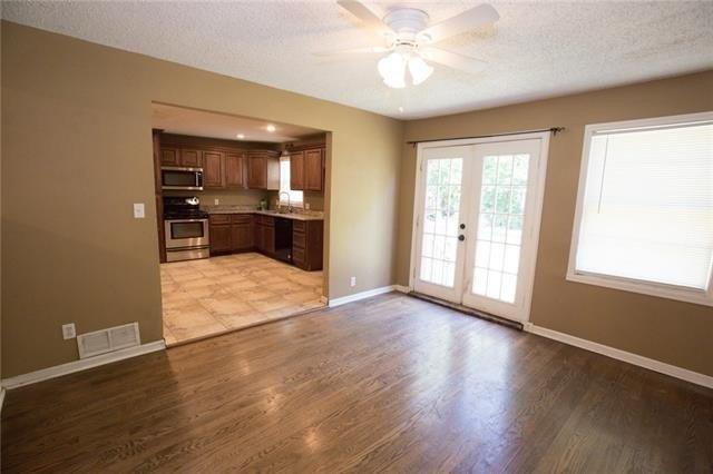 Ne Douglas St, Lees Summit, MO 64063