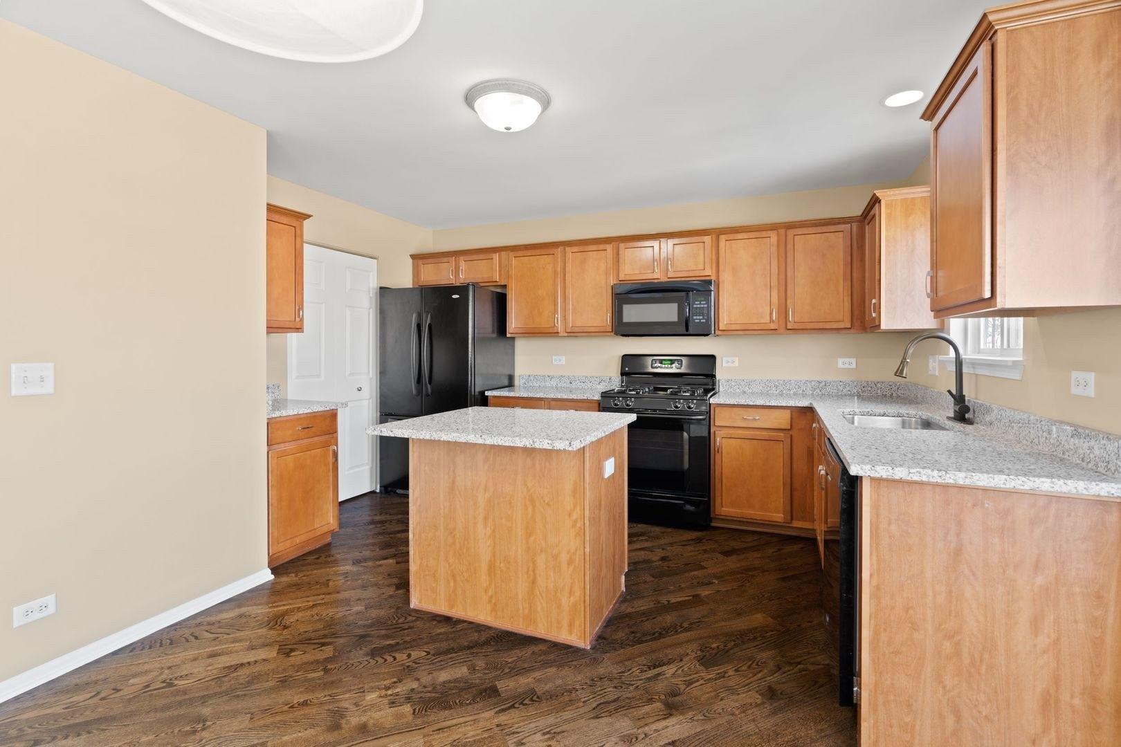 Walker Ct, Antioch, IL 60002
