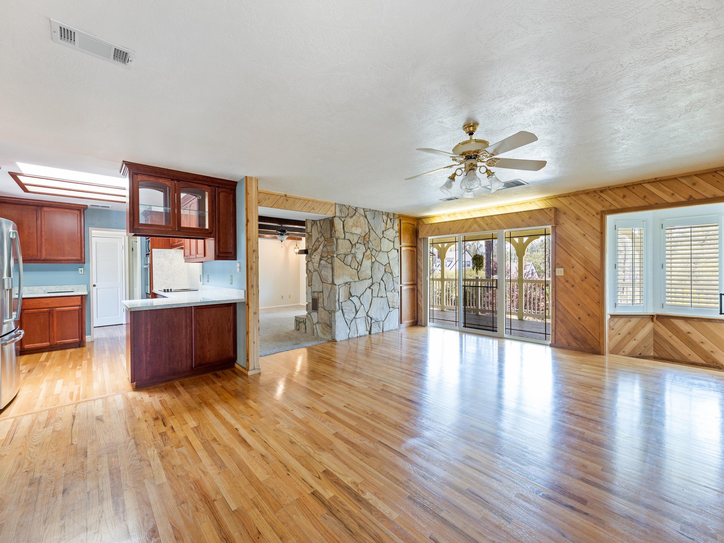 Moccasin Ln, Shasta Lake, CA 96019
