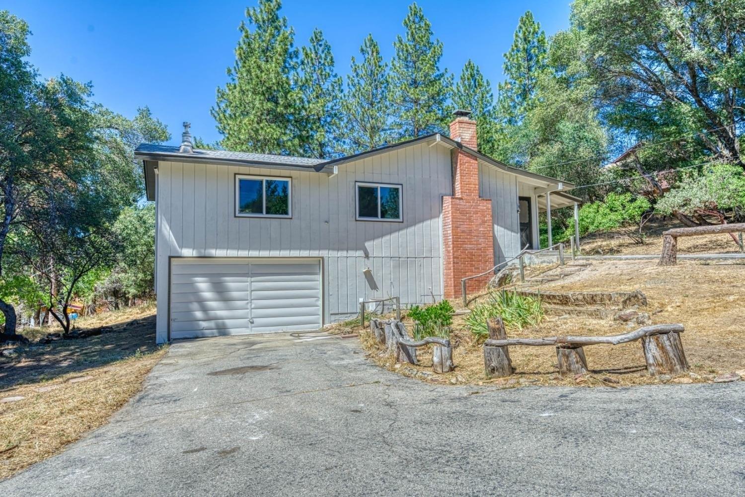 Bon Veu Dr, Oakhurst, CA 93644