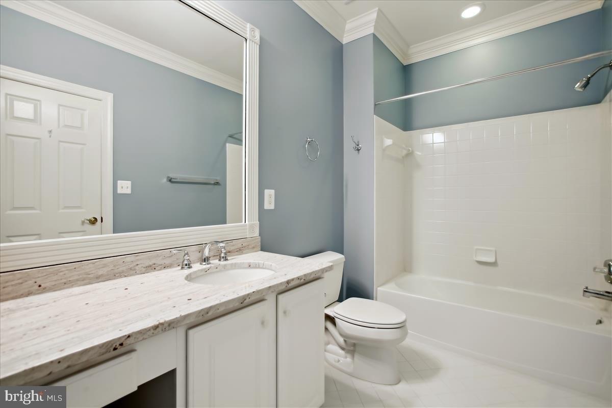 Ballynahown Cir, Fairfax, VA 22030