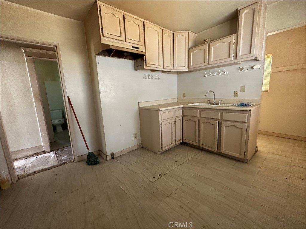 S St Andrews Pl, Los Angeles, CA 90062
