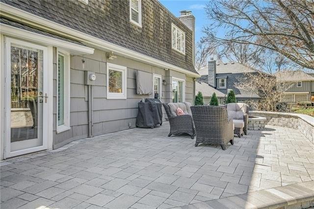 W 104th Ter, Leawood, KS 66206