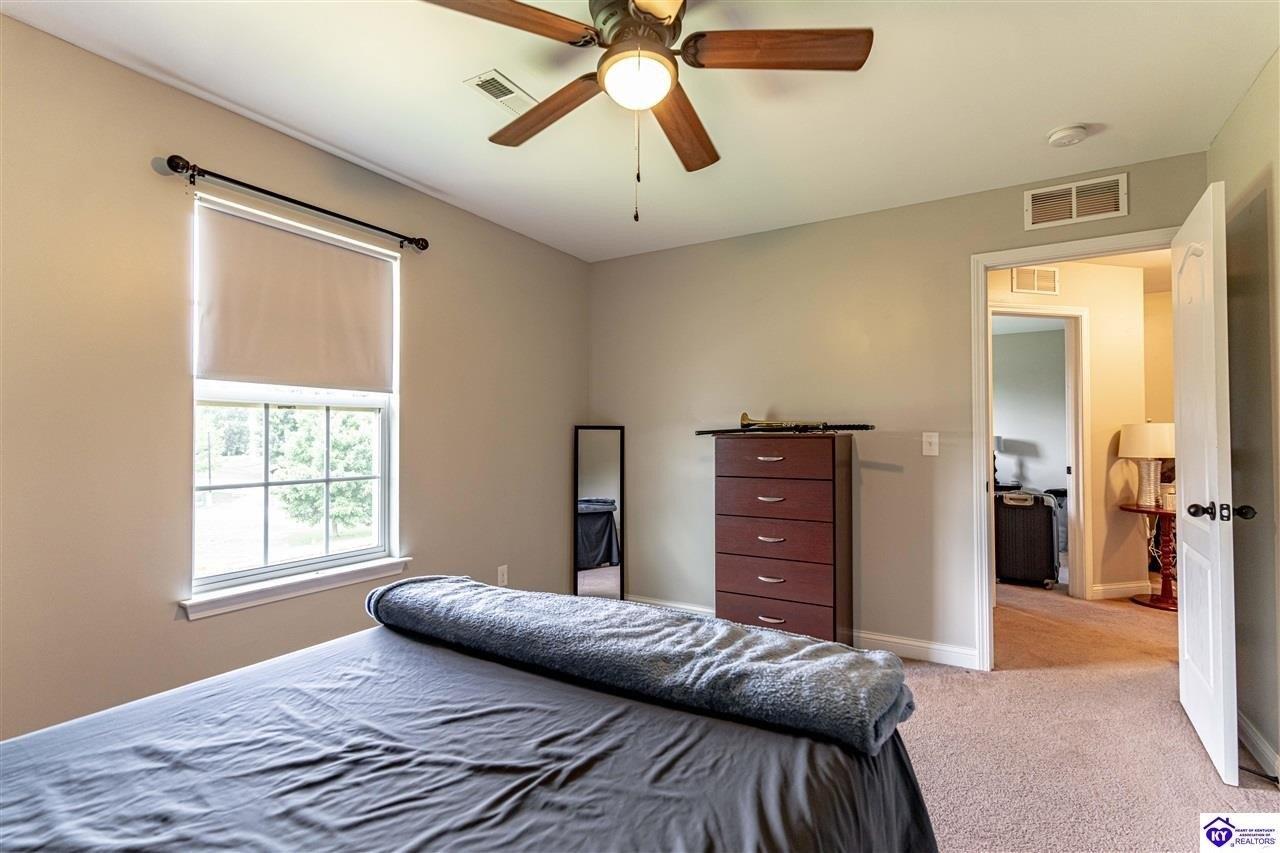 Napa Valley Ct, Vine Grove, KY 40175