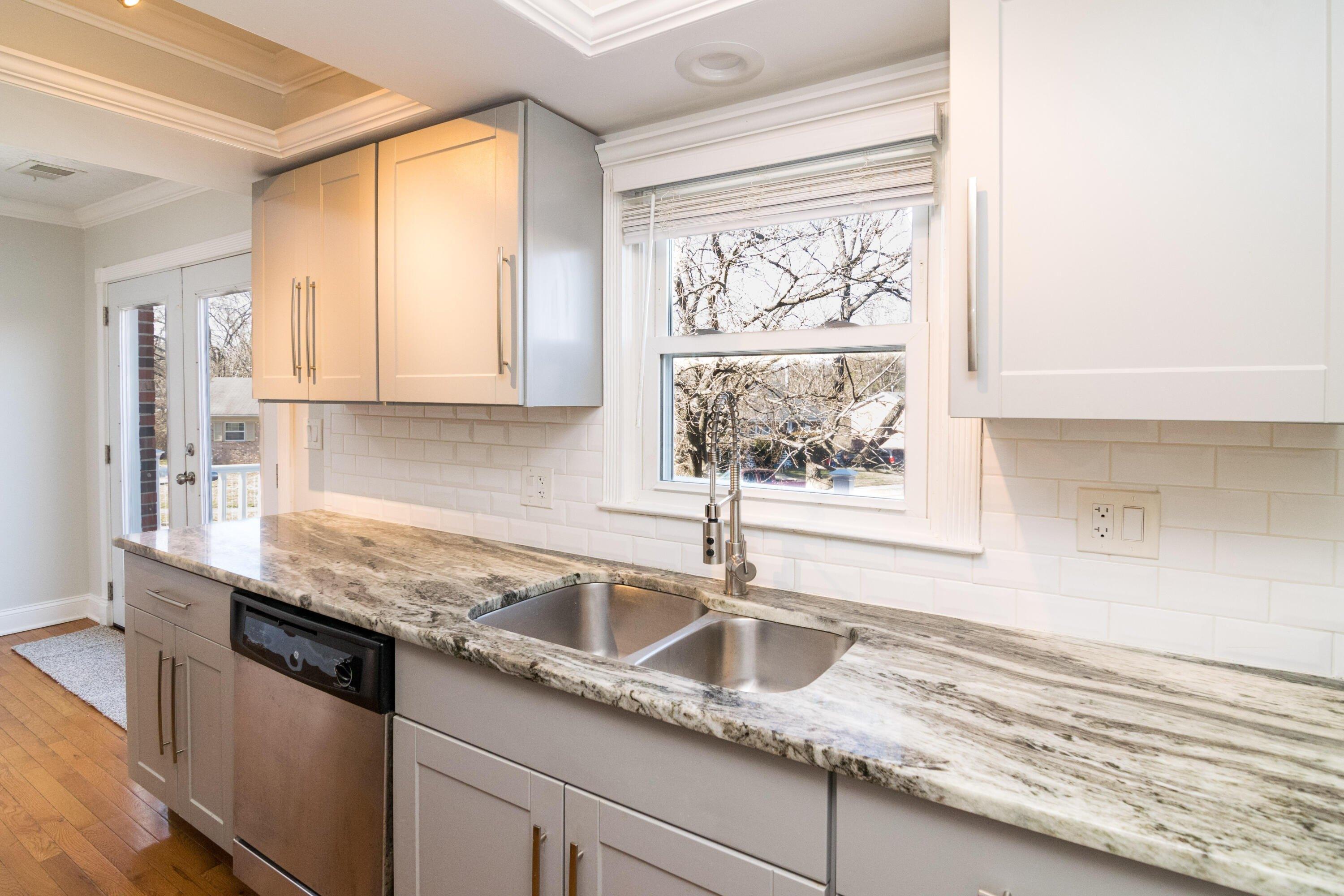 Sutherland Dr, Lexington, KY 40517