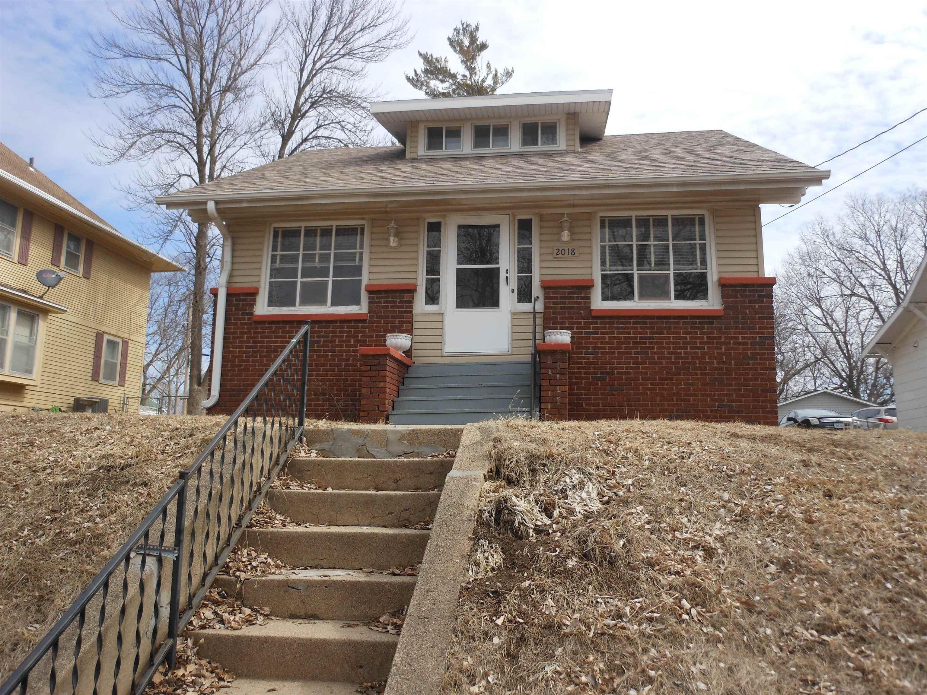S Cleveland St, Sioux City, IA 51106