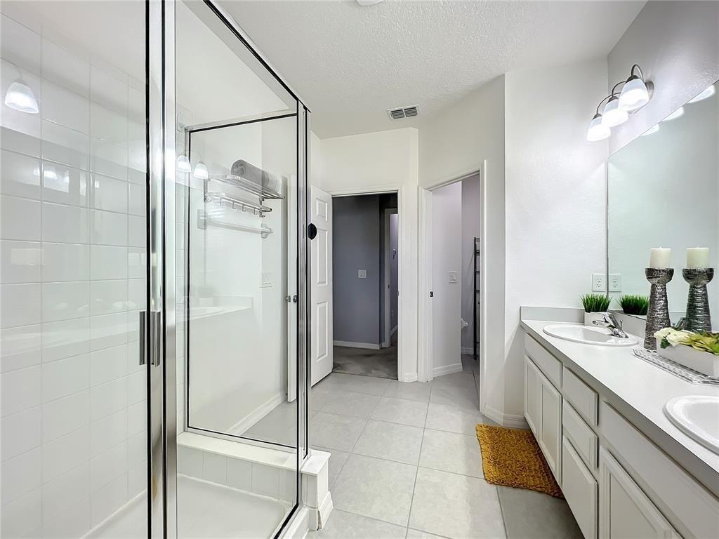 E 10th St, Apopka, FL 32703