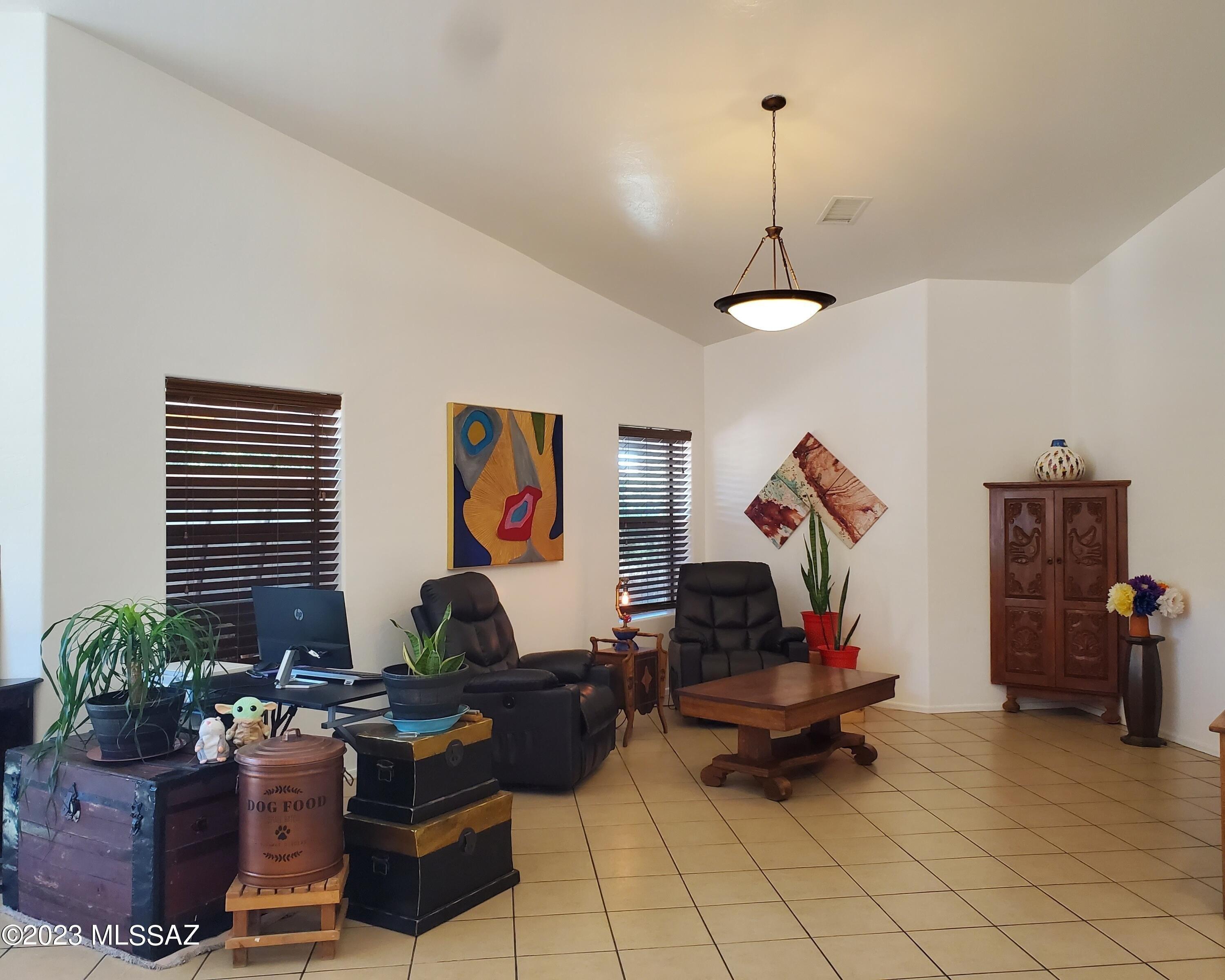 Circulo Jacona, Rio Rico, AZ 85648