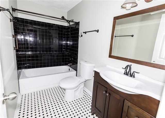 Melanie Hollow Ln, Fredericksburg, VA 22405