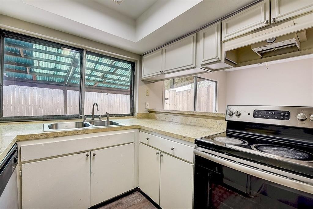 Valiant Cir, Garland, TX 75043