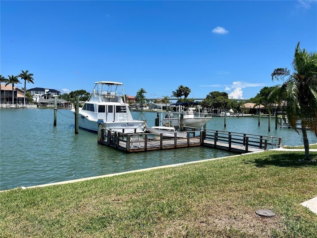 Poinciana Ln, Largo, FL 33770