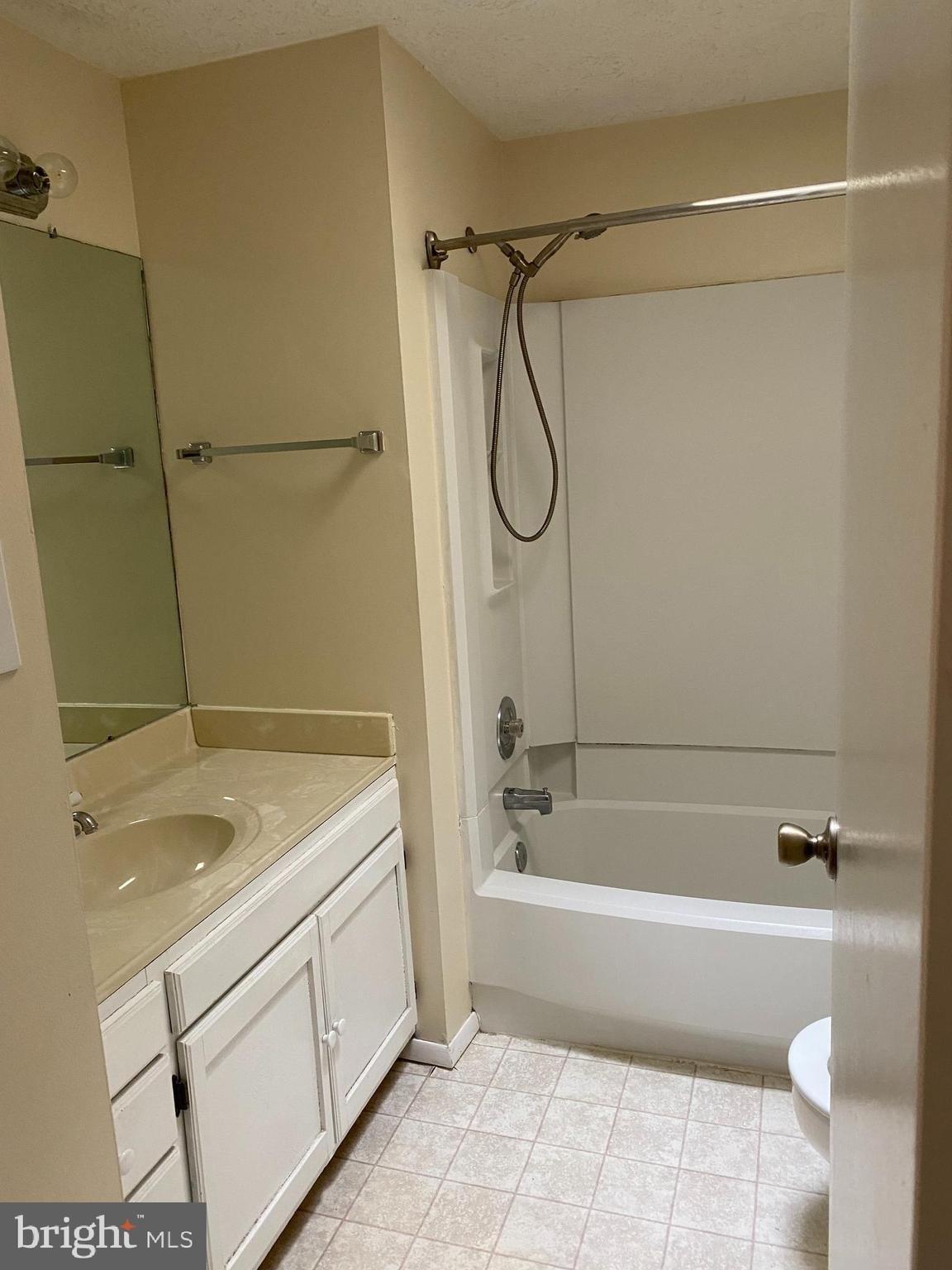 White Star Ct, Springfield, VA 22153