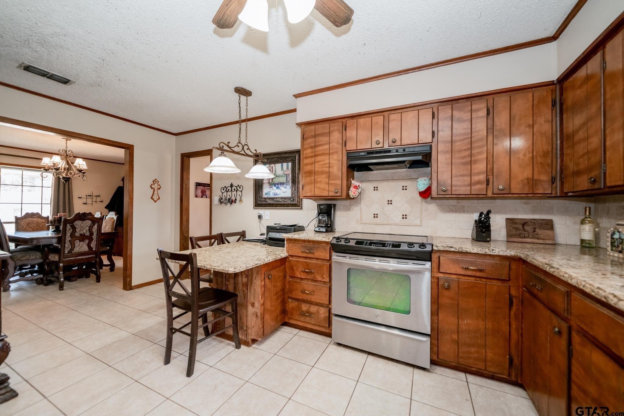 Woodbine Dr, Gladewater, TX 75647