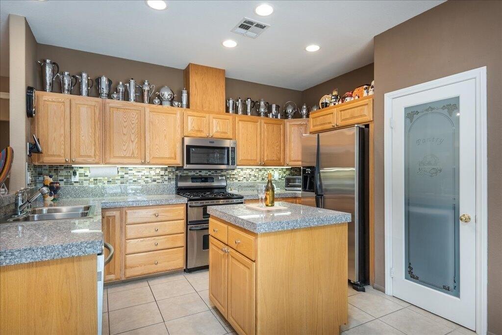 Hidalgo St, Desert Hot Springs, CA 92240