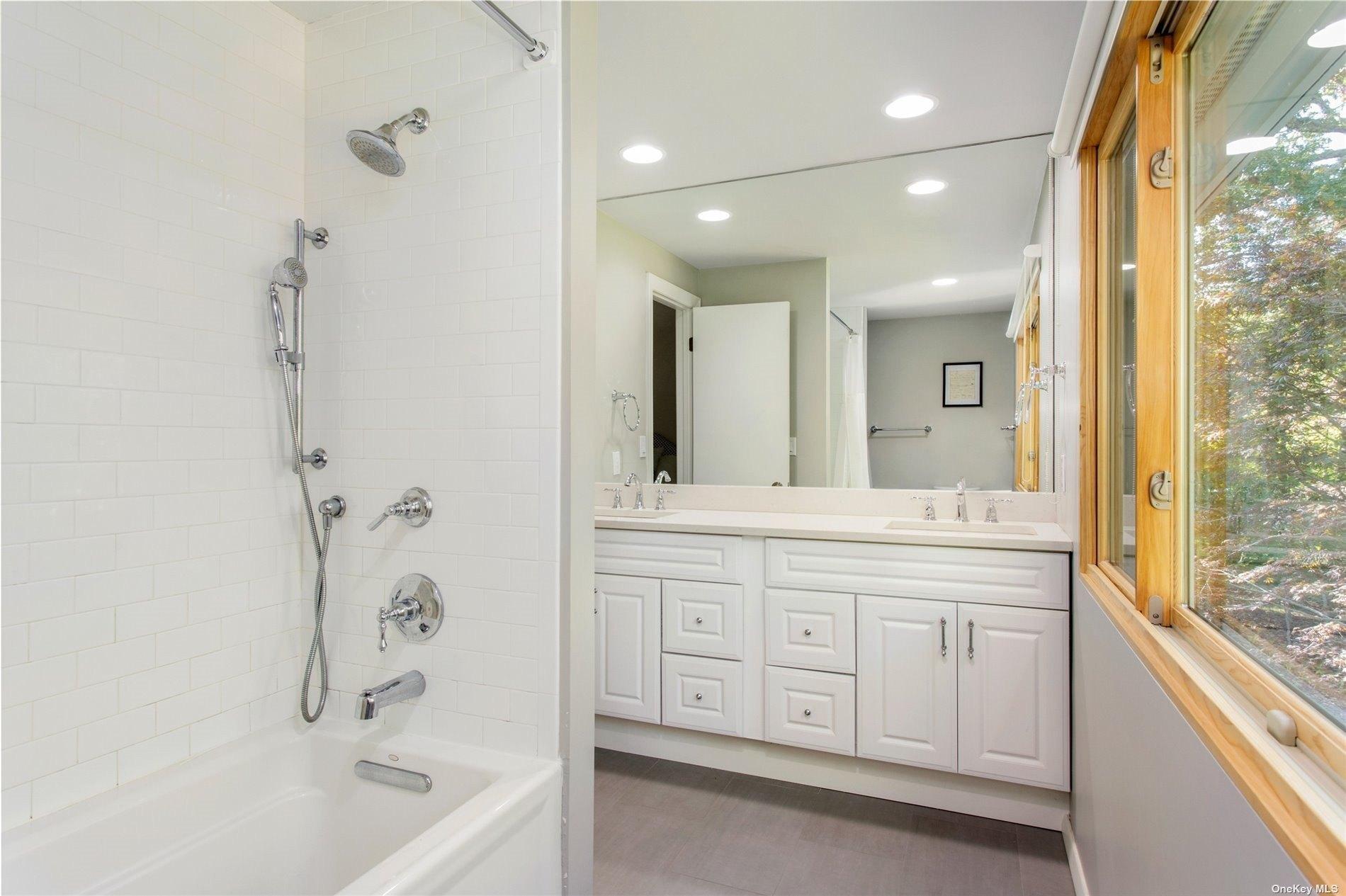 Skyes Neck Ct, East Quogue, NY 11942