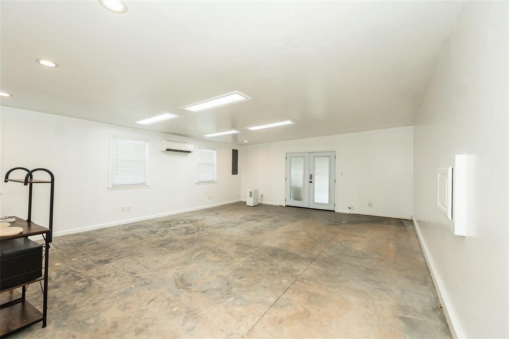 W Walnut St, Nocona, TX 76255