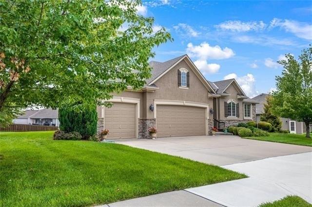 Trail Ridge Dr, Pleasant Hill, MO 64080
