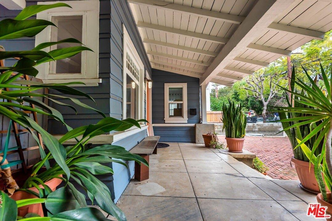 Holly Dr, Los Angeles, CA 90068