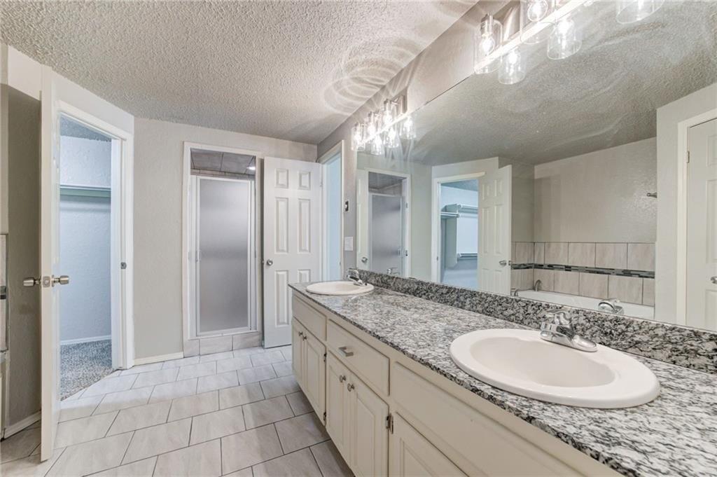 Donna Ct, Oklahoma City, OK 73162