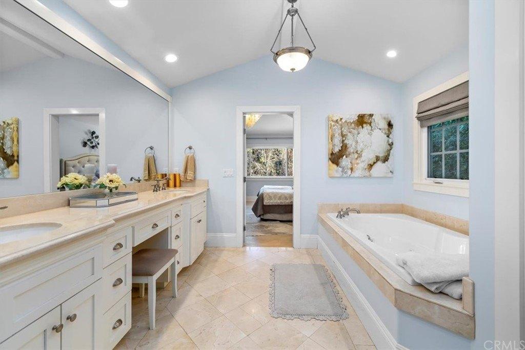 Middlecrest Rd, Rancho Palos Verdes, CA 90275