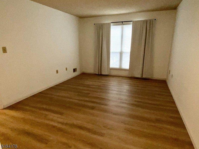 Breckenridge Dr, Branchburg, NJ 08876
