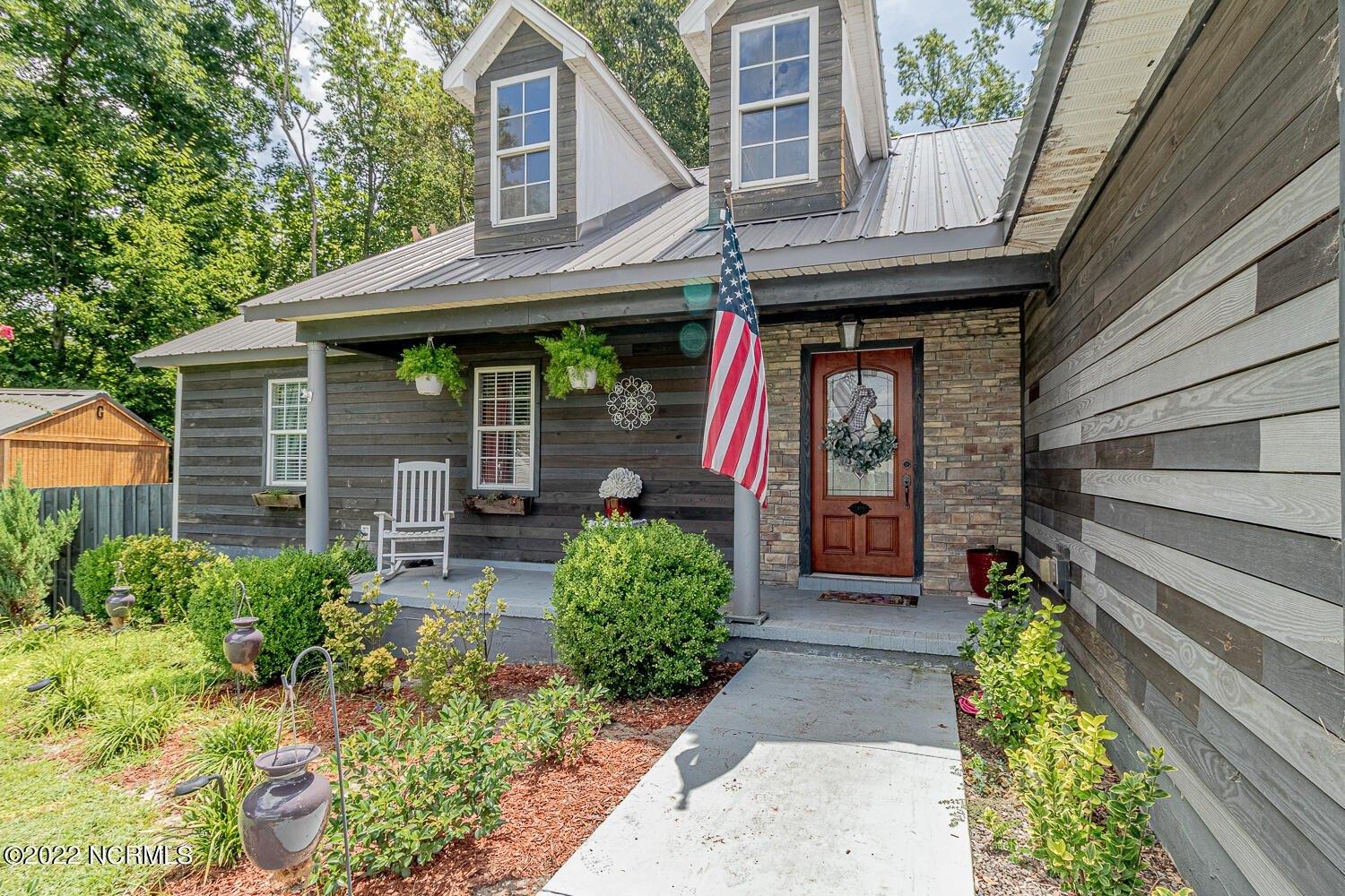 Appleton Ln, Richlands, NC 28574