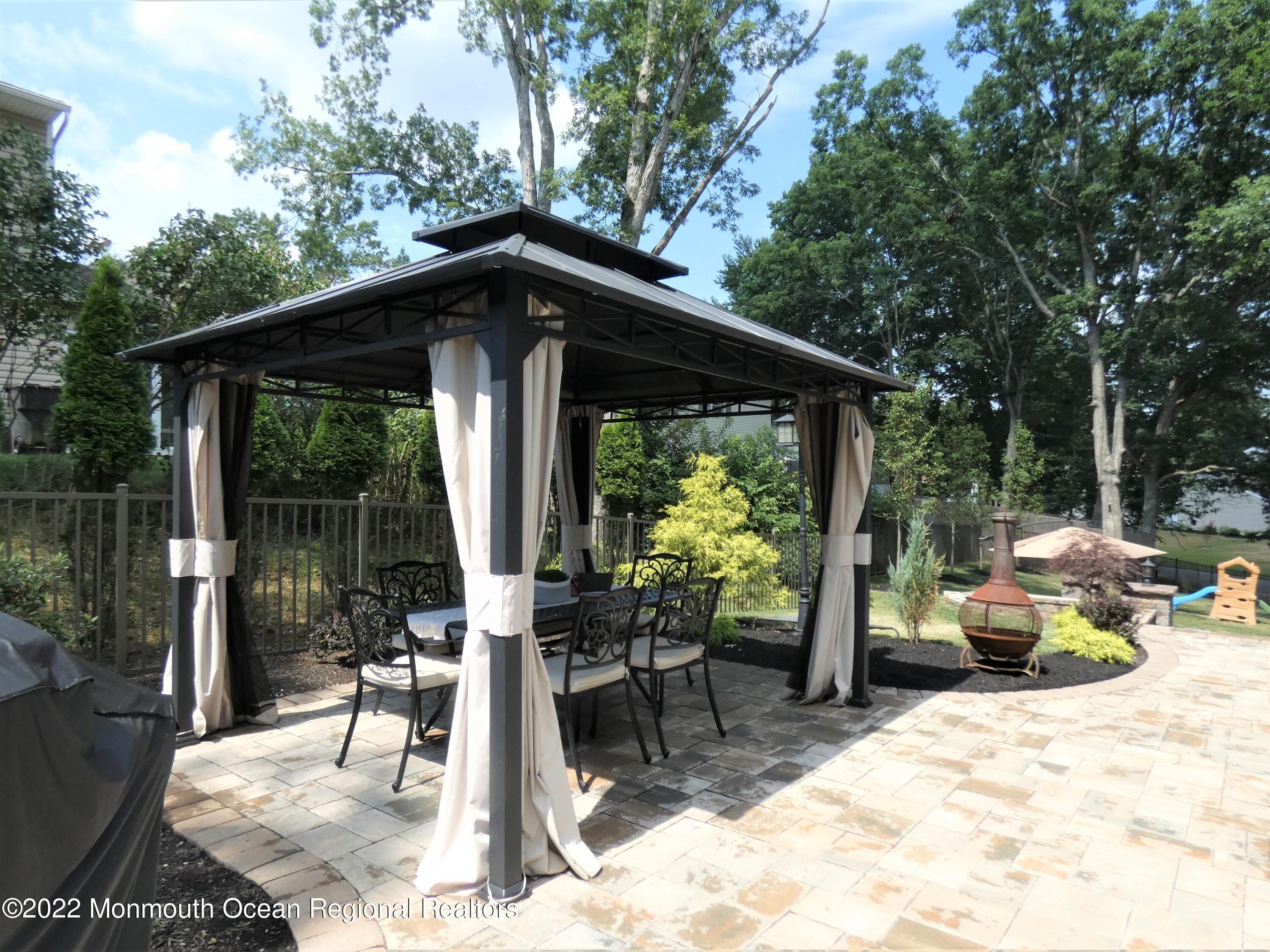 Oak Leaf Ln, Toms River, NJ 08755