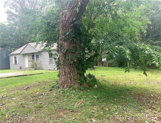 Ridgeway Ave, Kansas City, MO 64133
