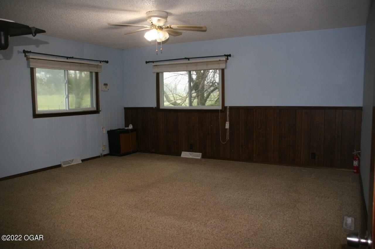 Holly Rd, Neosho, MO 64850