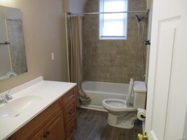 S Charles St, Belleville, IL 62220
