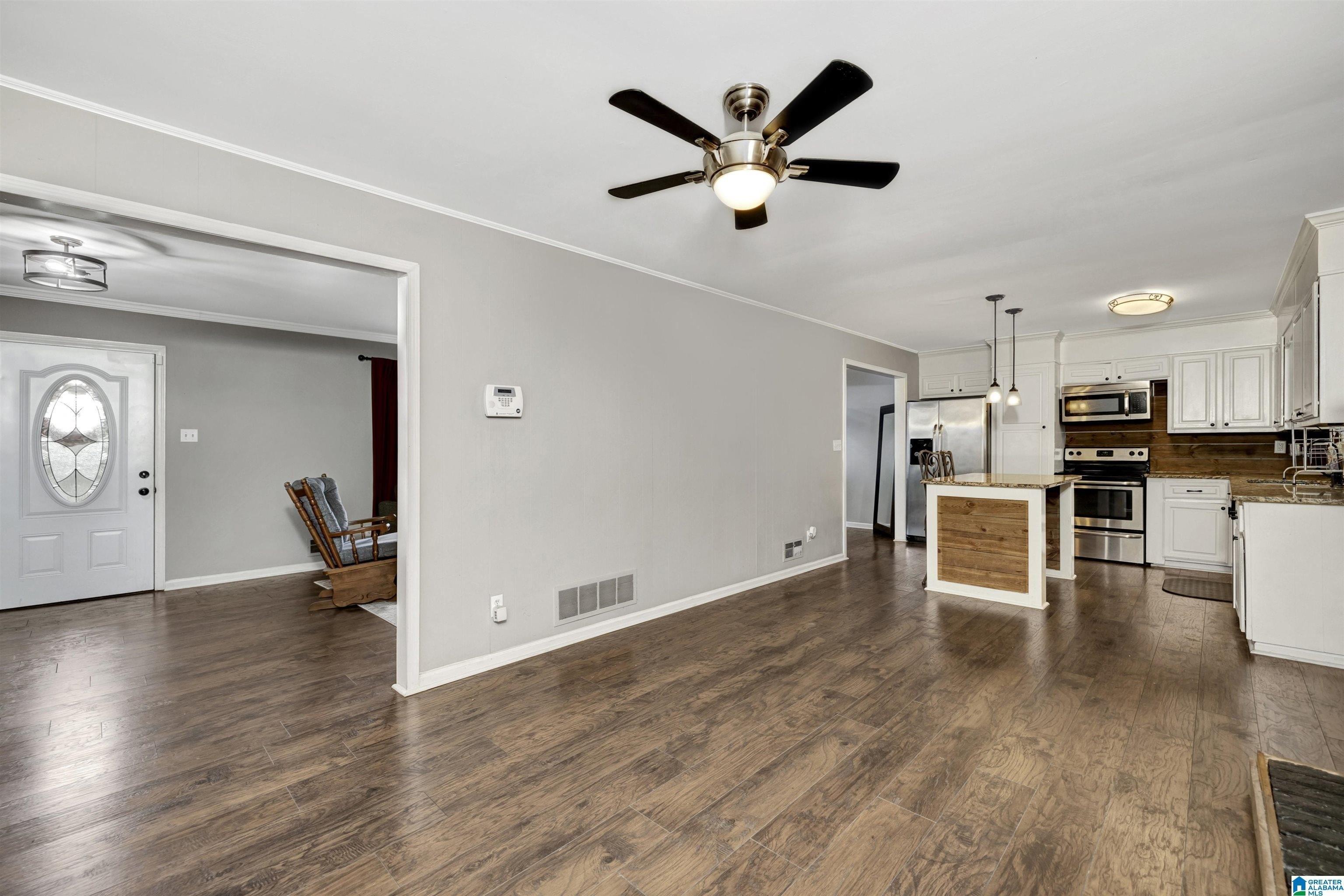 21st Ave Nw, Center Point, AL 35215