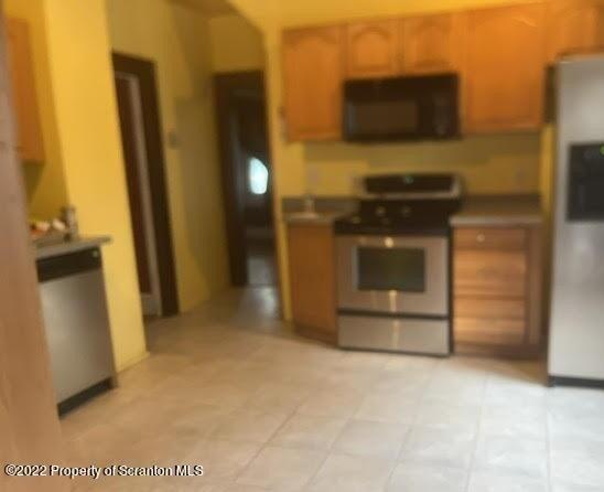 Boulevard Ave, Throop, PA 18512