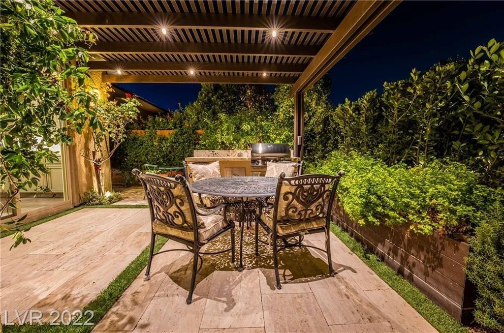 Silver Crescent St, Las Vegas, NV 89148