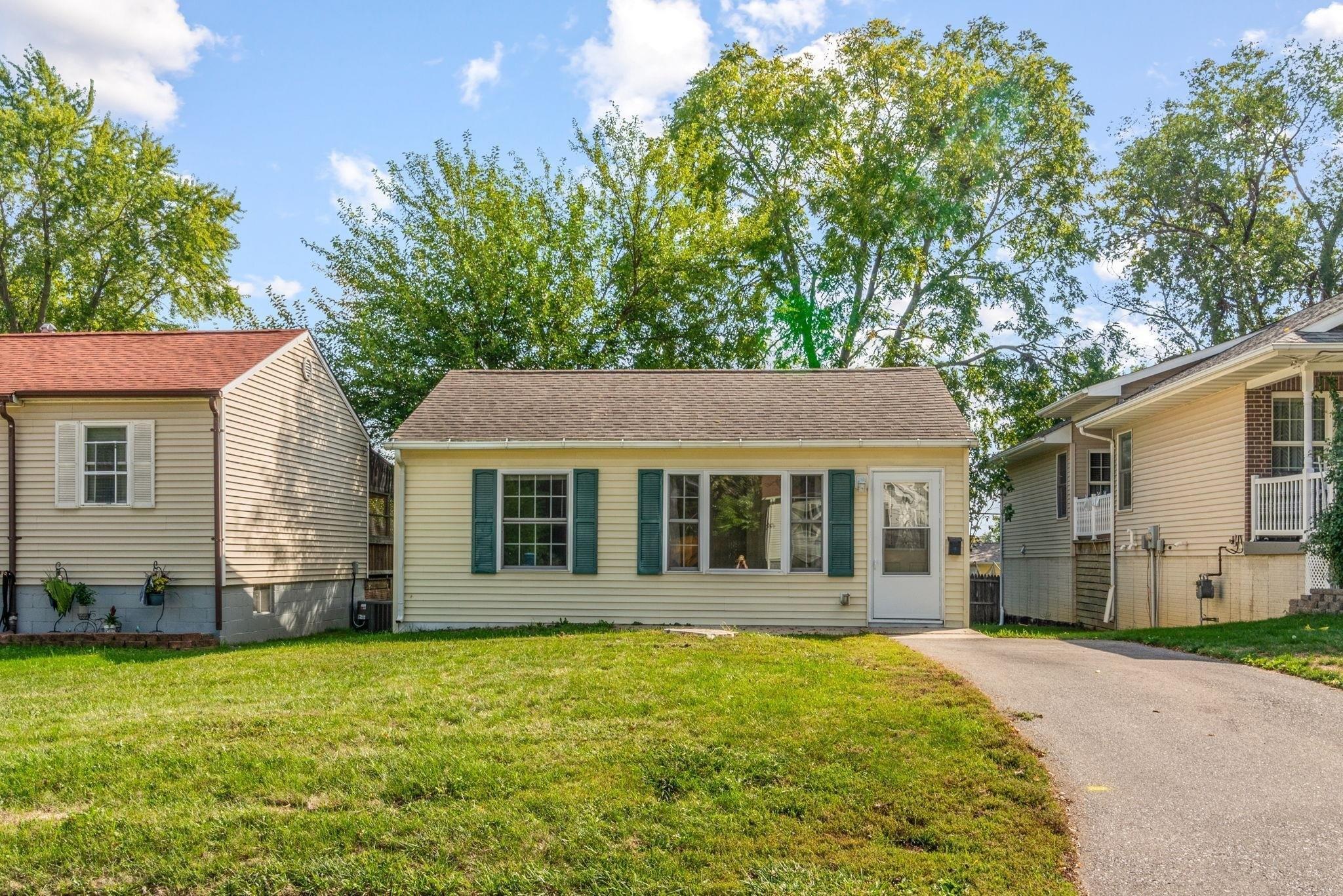 Locke Ave, Waterloo, IA 50702