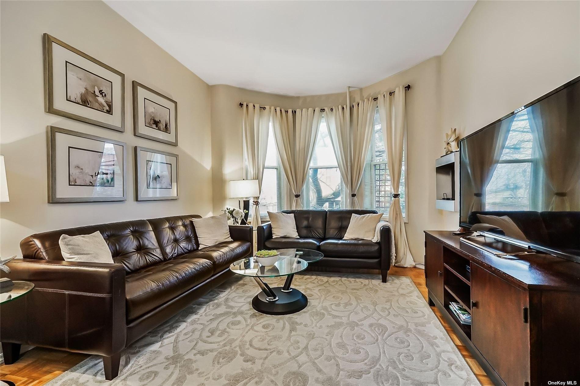 68th Ave, Ridgewood, NY 11385
