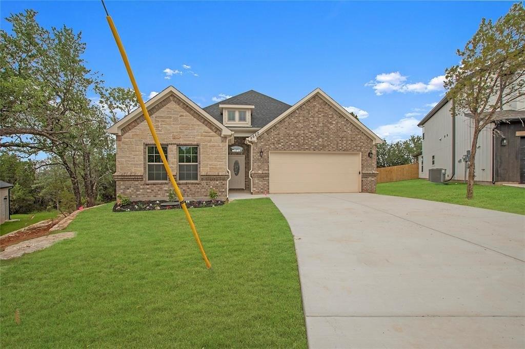Houston Ct, Granbury, TX 76048
