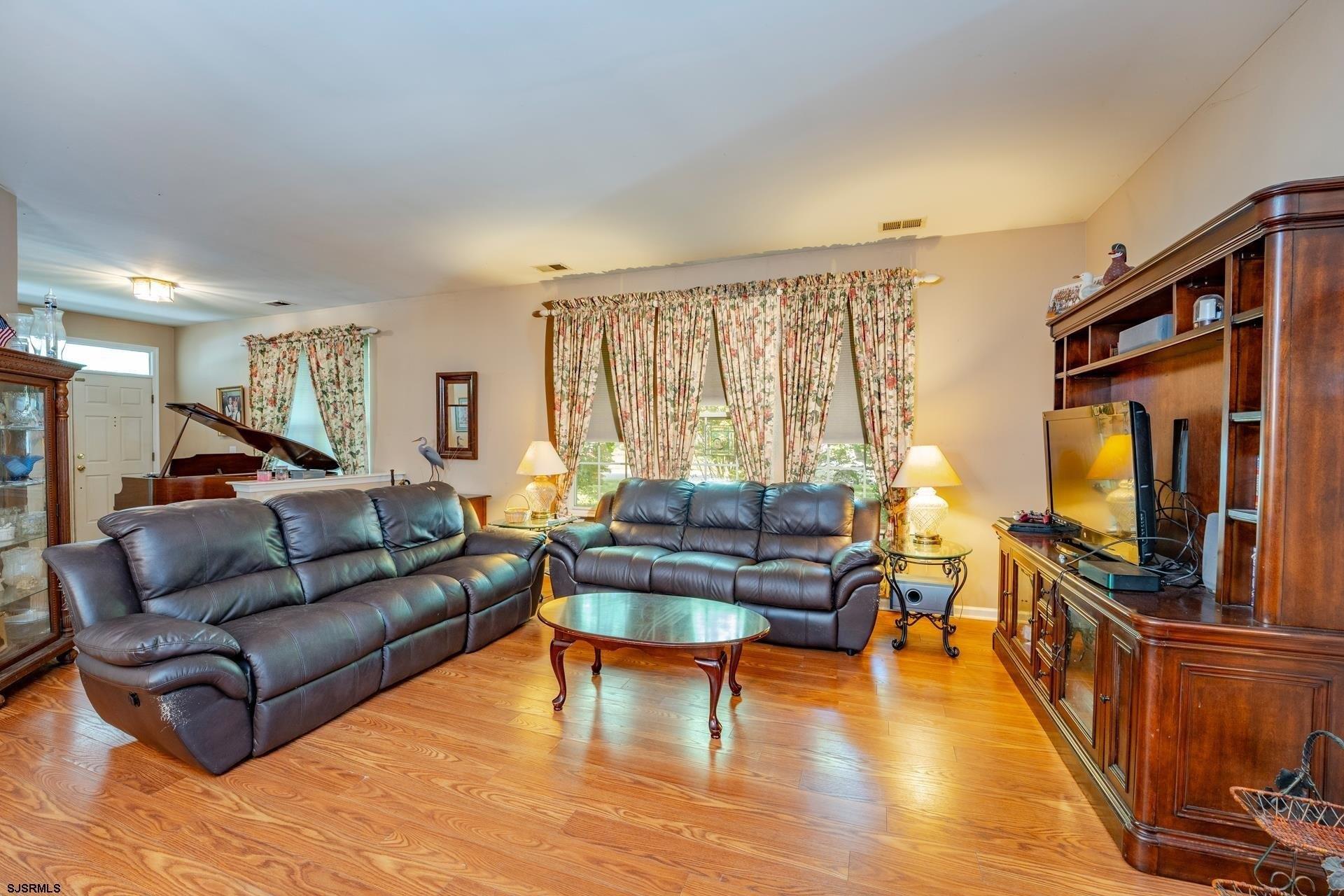 Jupiter Hills Ln, Egg Harbor City, NJ 08215