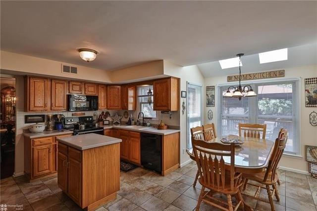 Larch Ln, Macungie, PA 18062